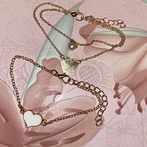 Pack of two bracelets.